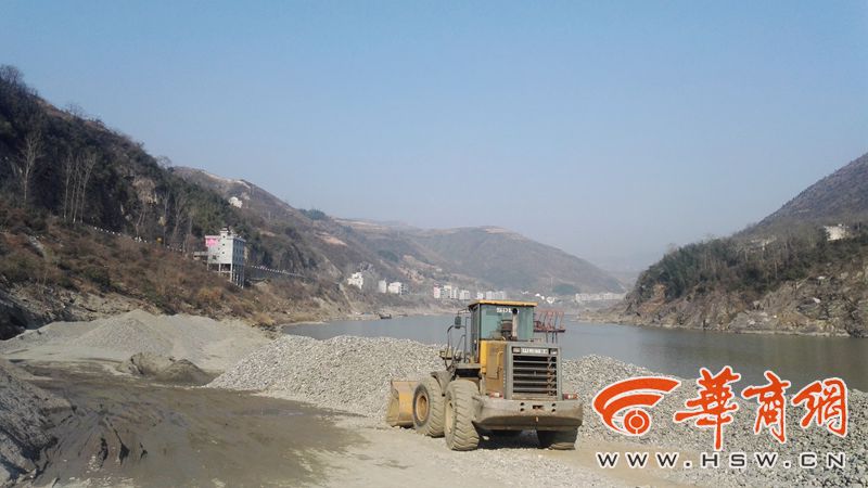 安康一采礦場裝載機作業發生事故 致2人身亡